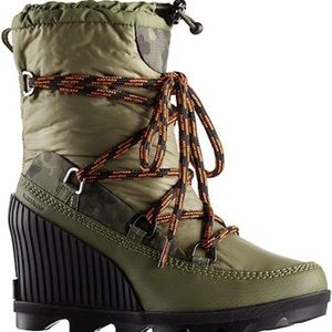 NWT Sorel Kinetic Green Wedge Boot
